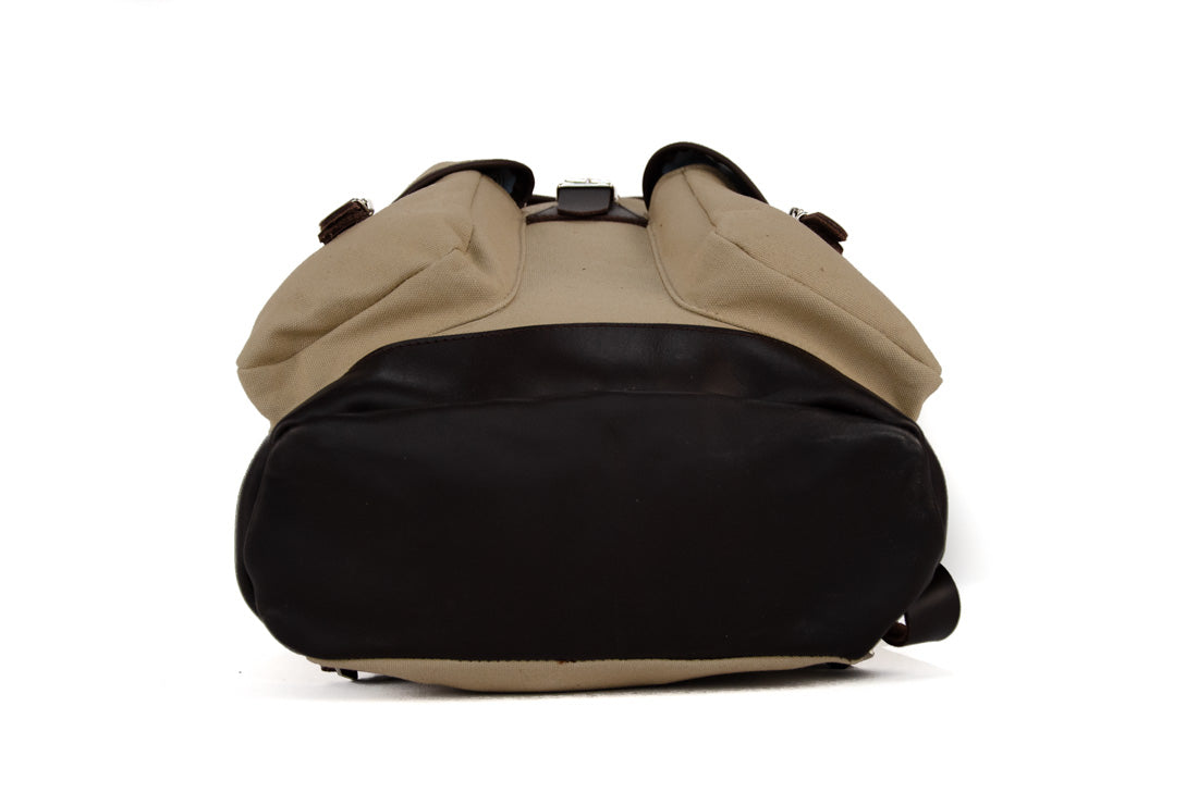 RU135-SA-D Wander- und Freizeitrucksack  Lederboden 14 L Sand dunkel